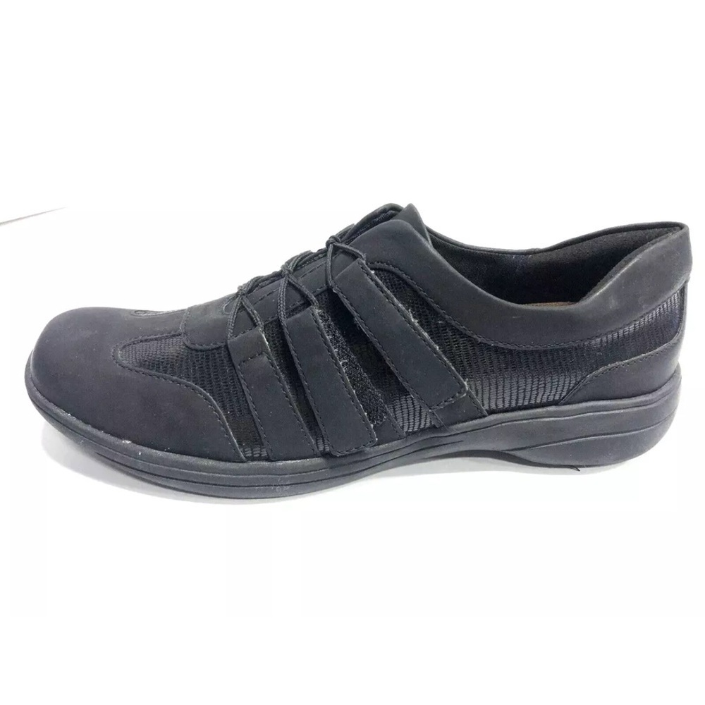 Trotters Women’s Joy, Black Slip-On Sneakers, Size 9.5 Narrow.